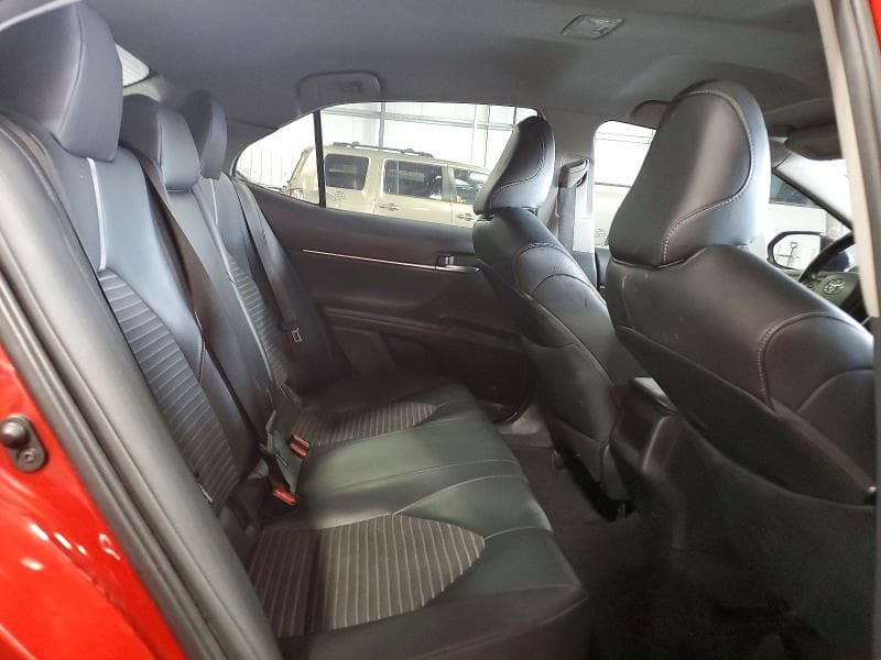 2019 TOYOTA CAMRY SE 10