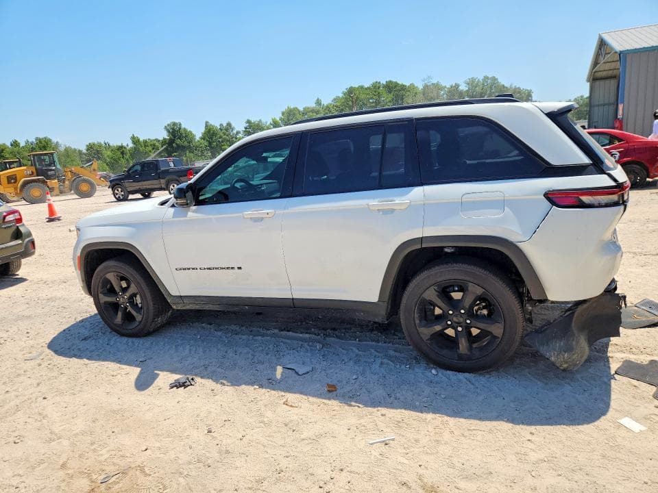 2025 JEEP GRAND CHEROKEE LAREDO 2