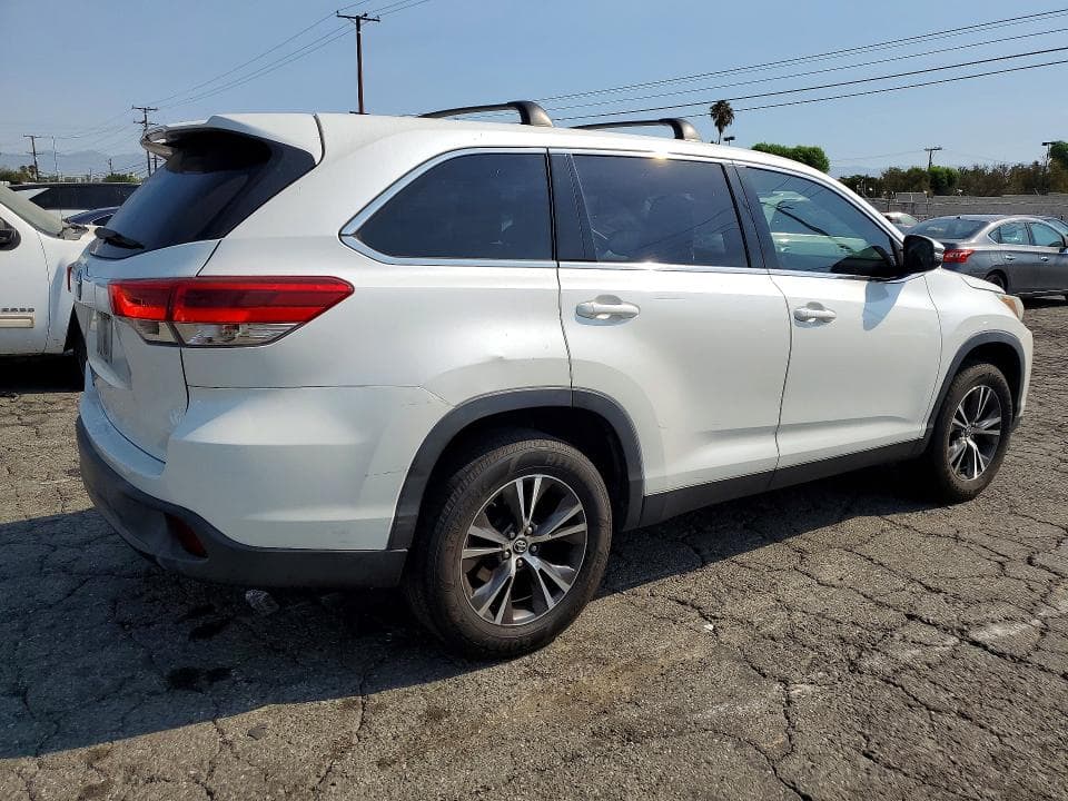 2019 TOYOTA HIGHLANDER LE 3