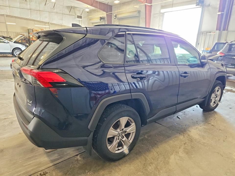2022 TOYOTA RAV4 XLE 3
