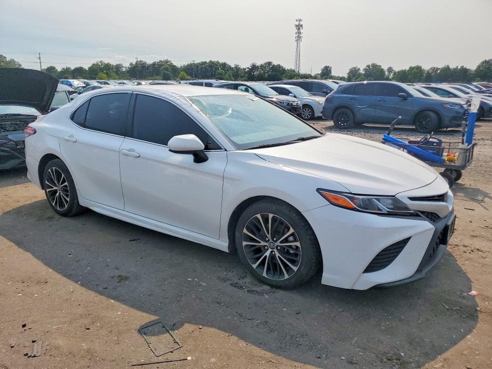 2020 TOYOTA CAMRY SE 4