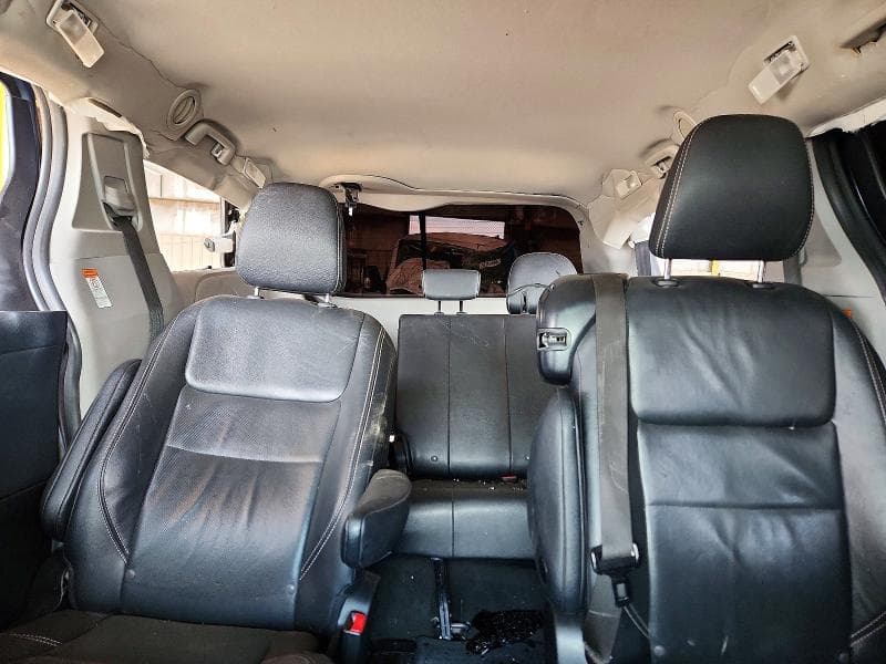 2018 TOYOTA SIENNA SE PREMIUM 8-PASSENGER 10