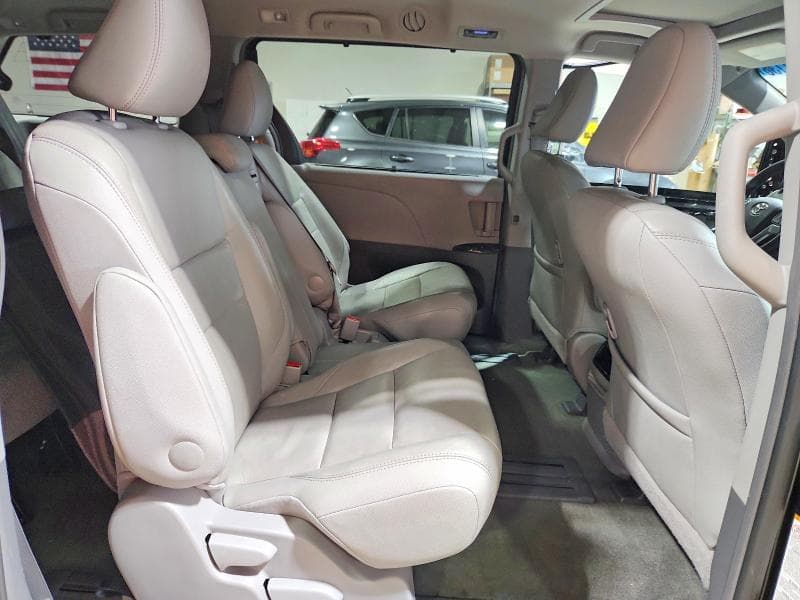 2017 TOYOTA SIENNA XLE 8-PASSENGER 11