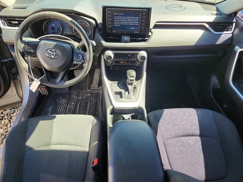 2020 TOYOTA RAV4 XLE 8