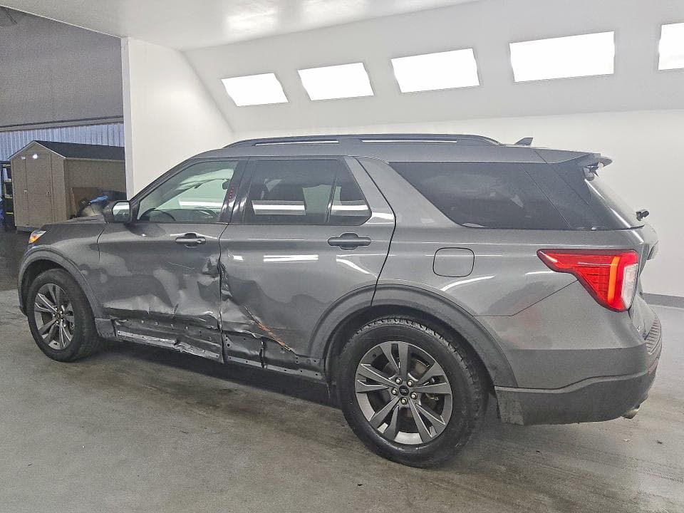 2021 FORD EXPLORER XLT 2