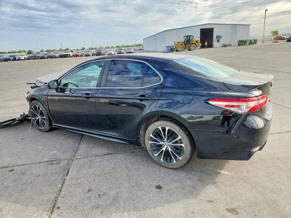 2018 TOYOTA CAMRY SE 2