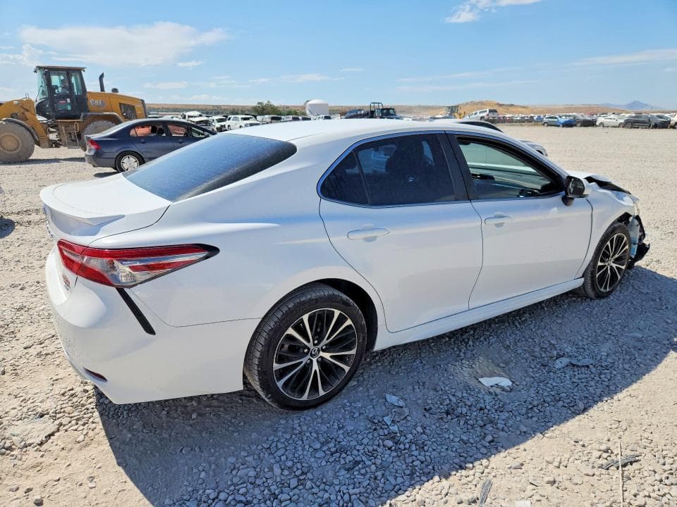 2018 TOYOTA CAMRY SE 3