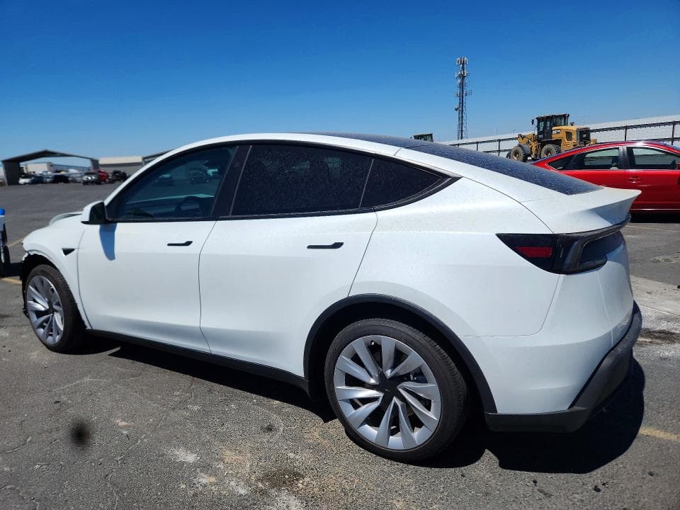 2026 TESLA MODEL Y 2