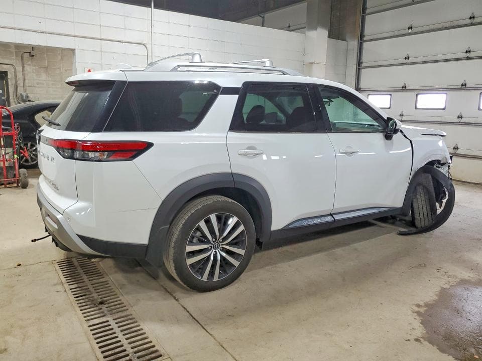 2025 NISSAN PATHFINDER PLATINUM 3