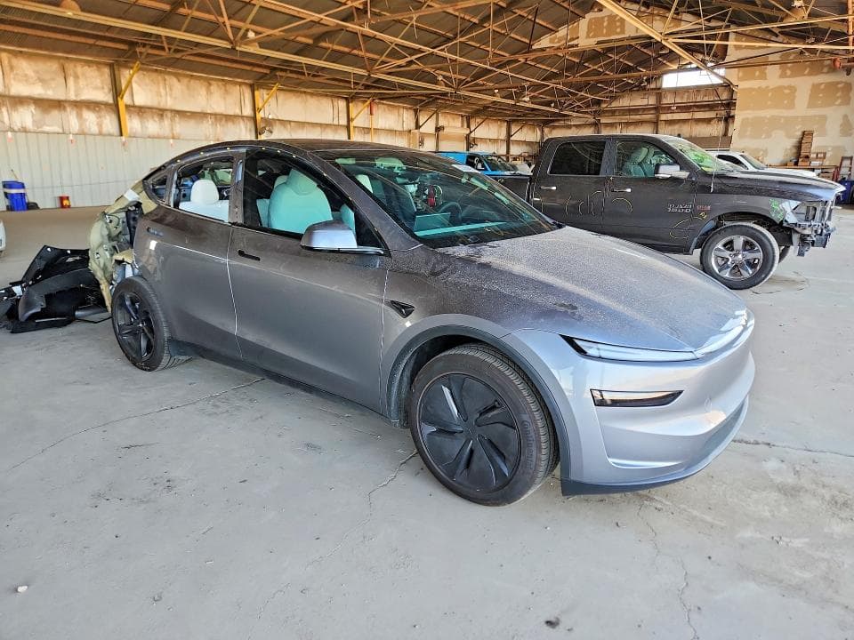 2026 TESLA MODEL Y 4