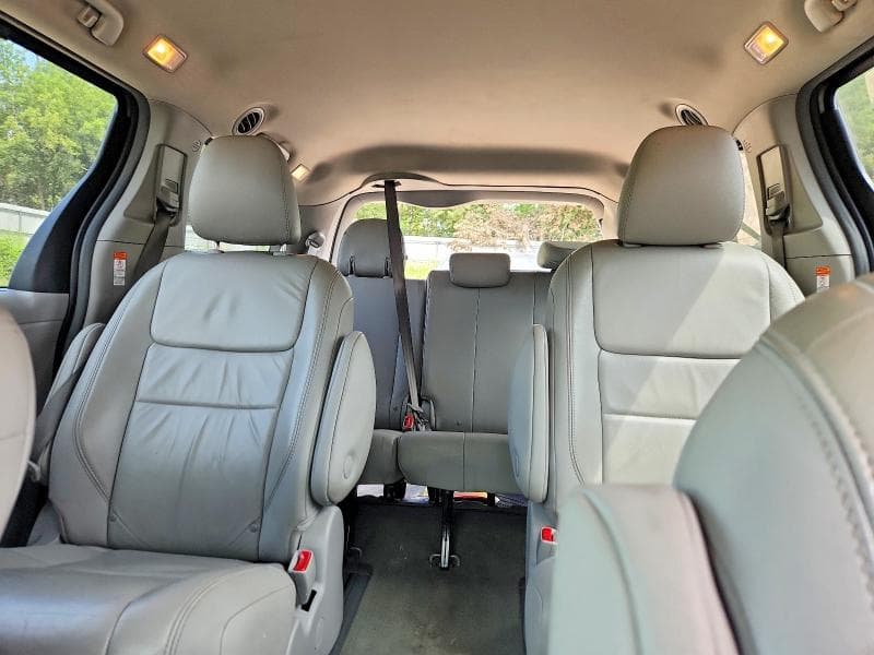 2018 TOYOTA SIENNA XLE PREMIUM 7-PASSENGER 10