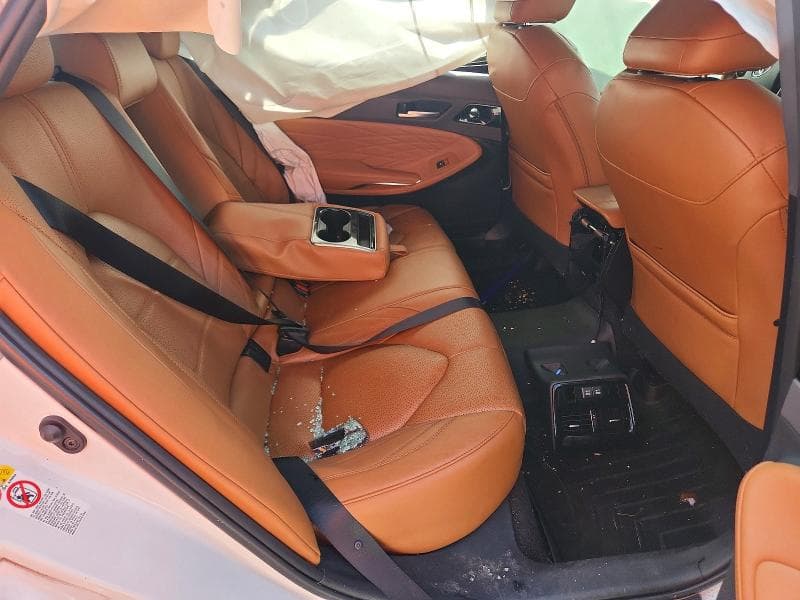 2019 TOYOTA AVALON LIMITED 10