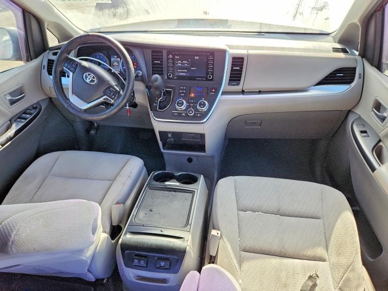 2019 TOYOTA SIENNA LE 8