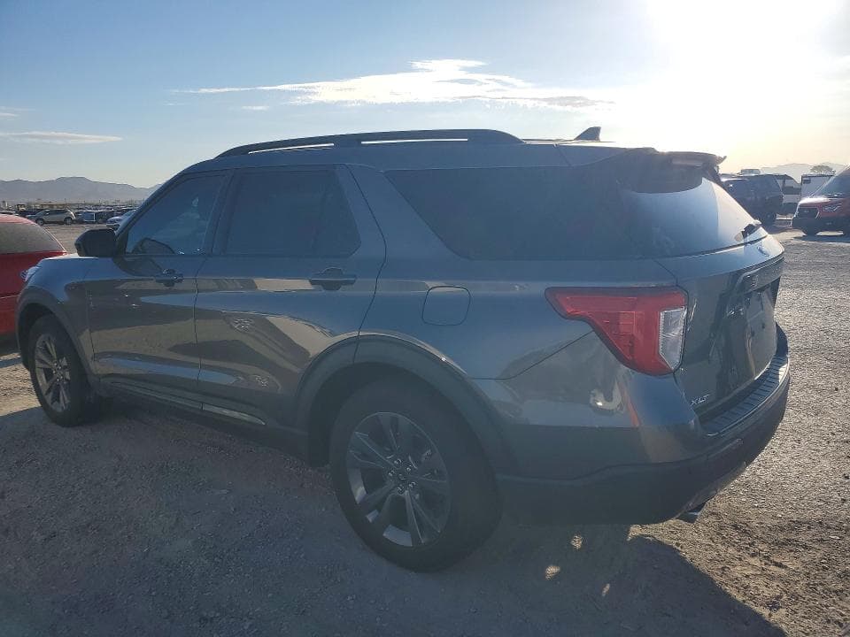 2023 FORD EXPLORER XLT 2