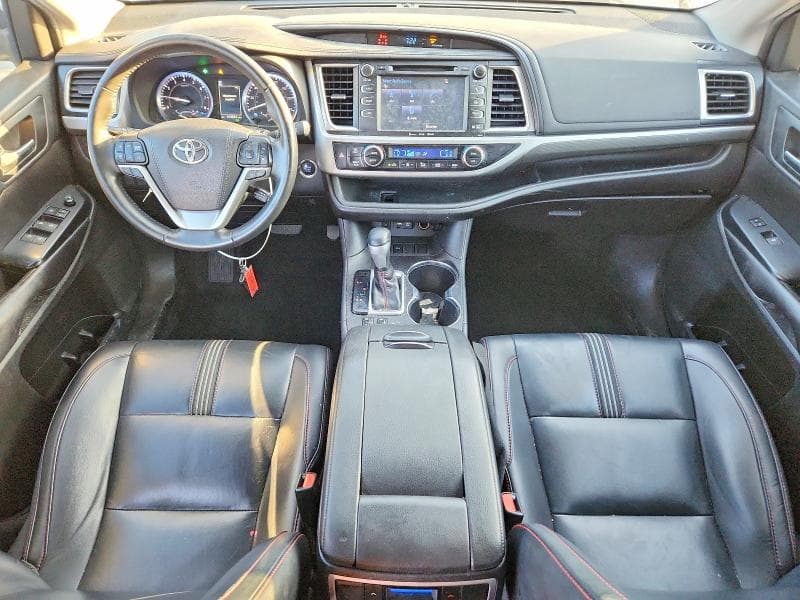 2019 TOYOTA HIGHLANDER SE 8