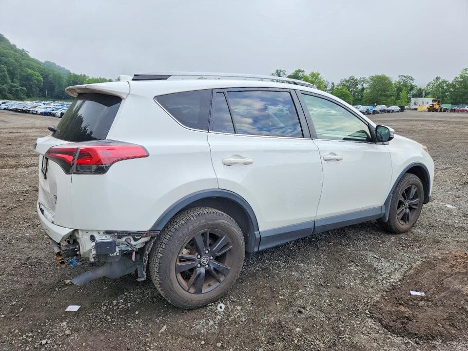 2018 TOYOTA RAV4 XLE 3