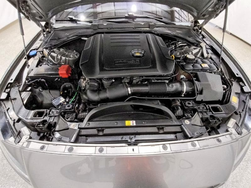 2017 JAGUAR XF PREMIUM 11