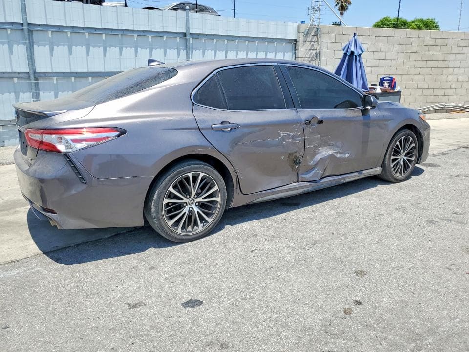 2020 TOYOTA CAMRY SE 3