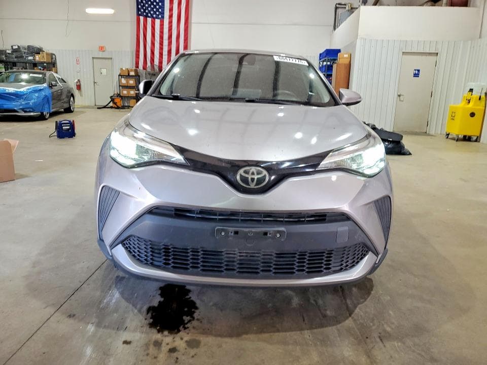 2020 TOYOTA C-HR LE 5
