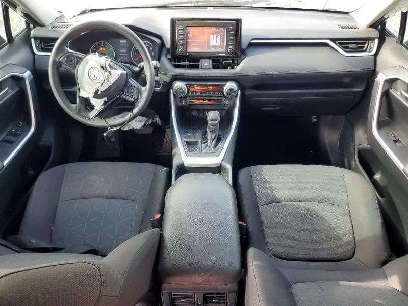 2020 TOYOTA RAV4 XLE 8