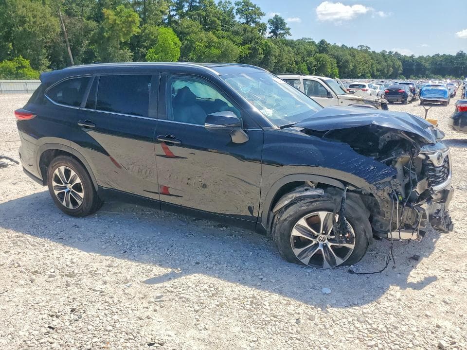 2023 TOYOTA HIGHLANDER XLE 4