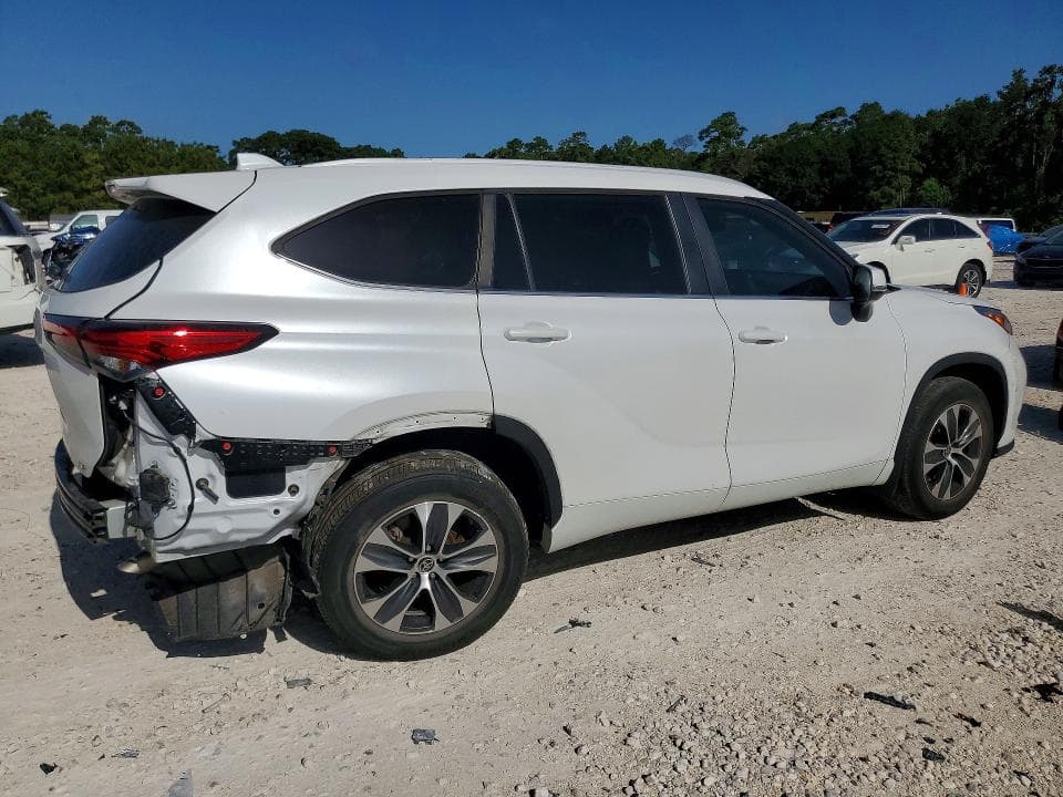 2023 TOYOTA HIGHLANDER XLE 3