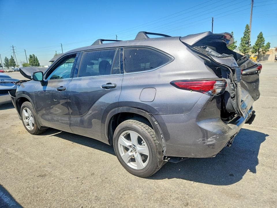 2022 TOYOTA HIGHLANDER LE 2