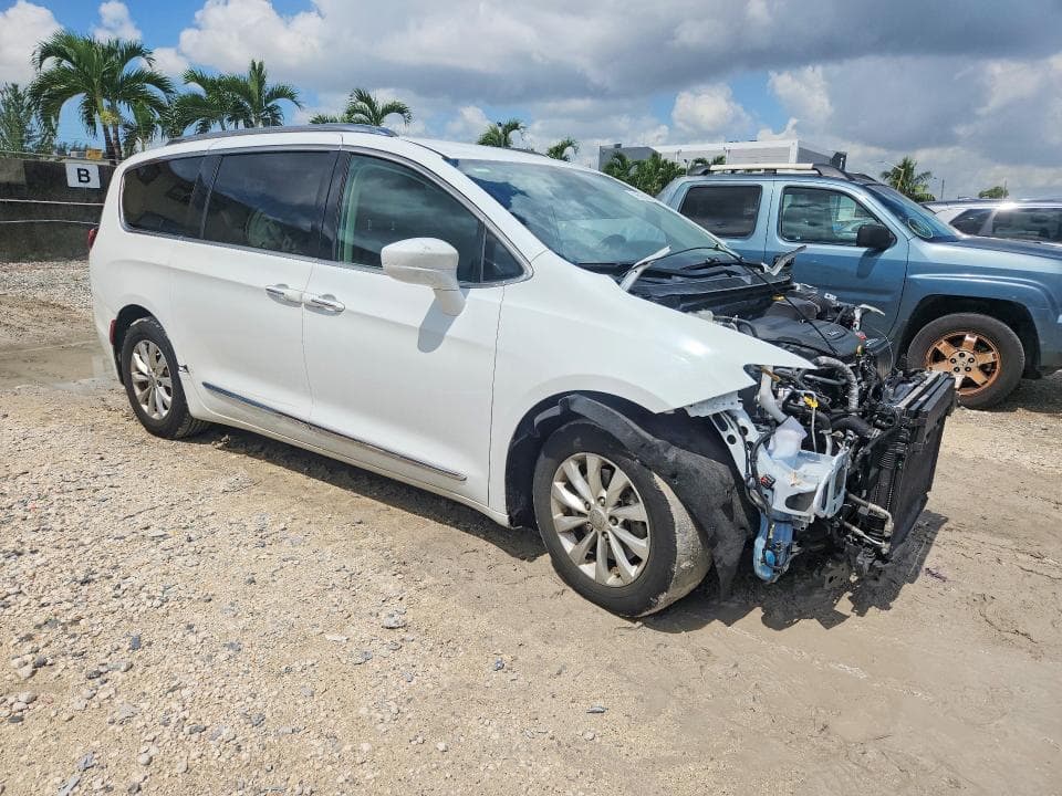2018 CHRYSLER PACIFICA TOURING L 4