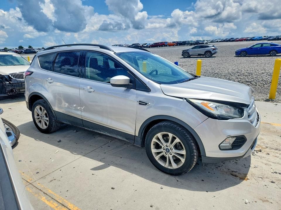 2017 FORD ESCAPE SE 4