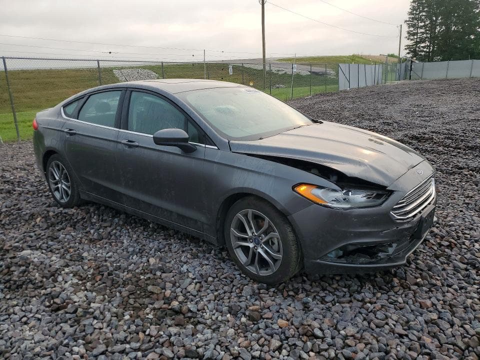 2017 FORD FUSION SE 4