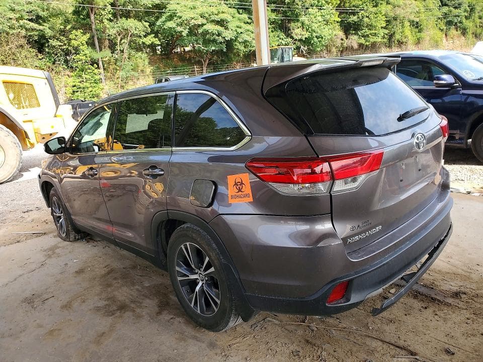 2019 TOYOTA HIGHLANDER LE 2