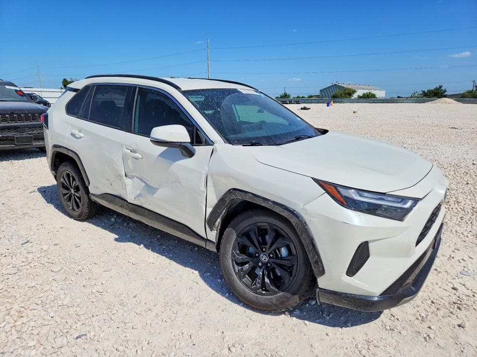 2022 TOYOTA RAV4 SE 4