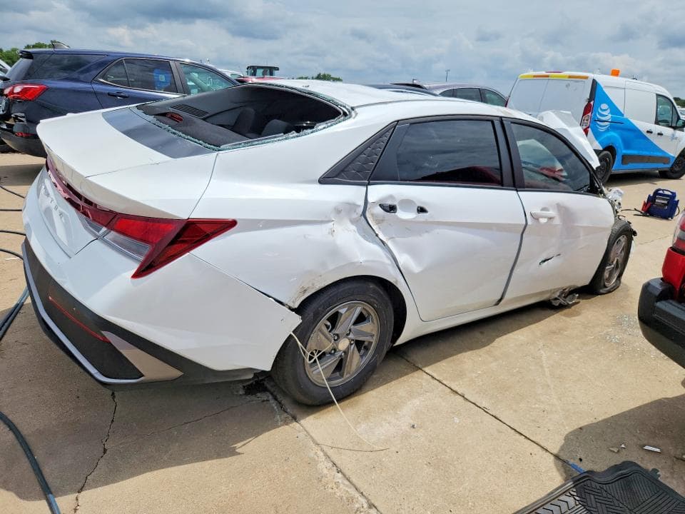 2026 HYUNDAI ELANTRA SE 3