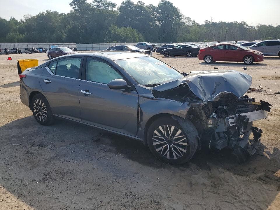 2023 NISSAN ALTIMA SV 4