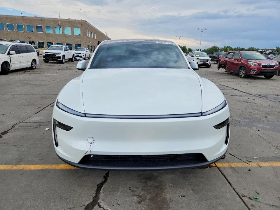 2026 TESLA MODEL Y 5