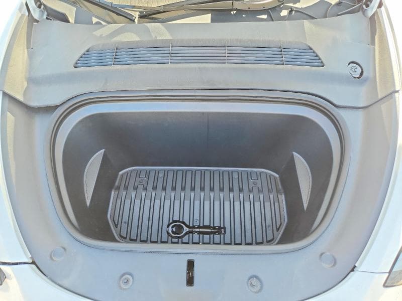 2025 TESLA MODEL Y 12