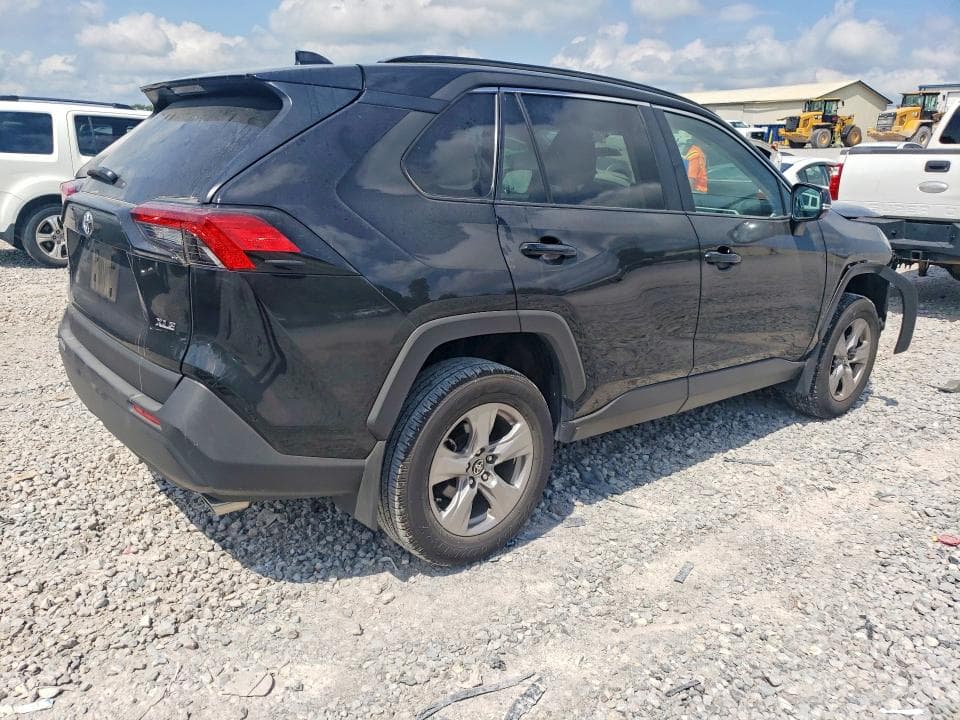 2025 TOYOTA RAV4 XLE 3
