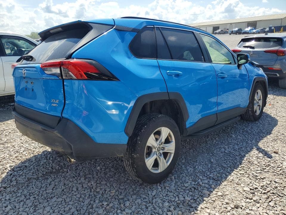 2019 TOYOTA RAV4 XLE 3