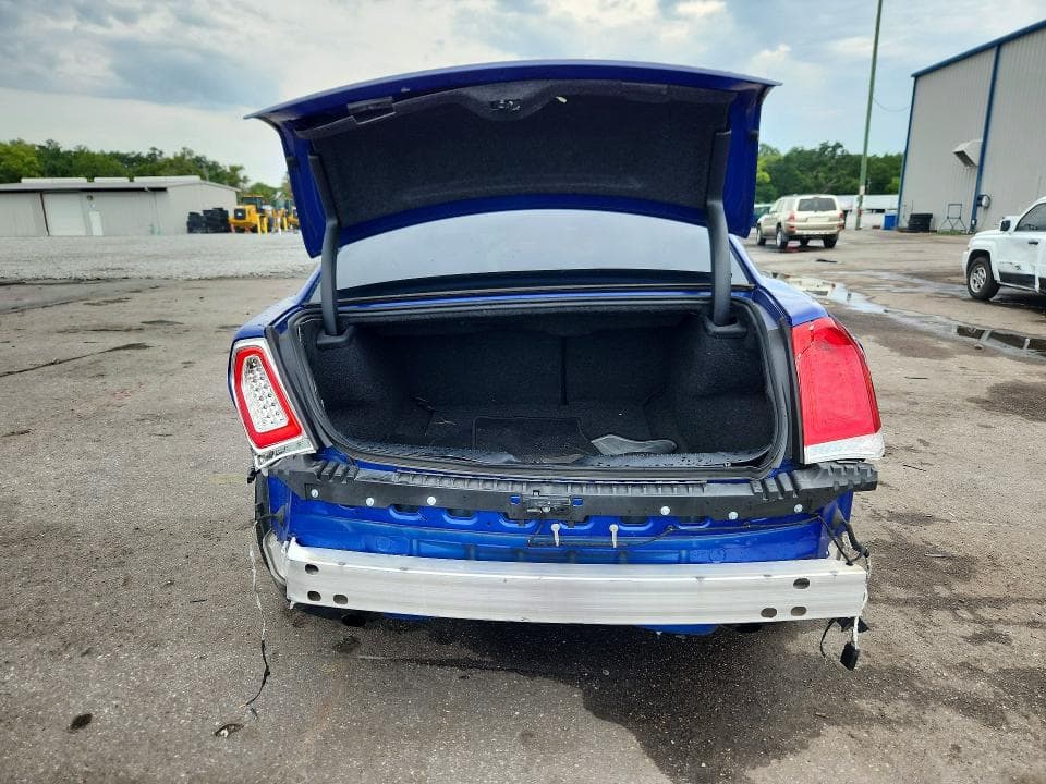 2019 CHRYSLER 300 LIMITED 6