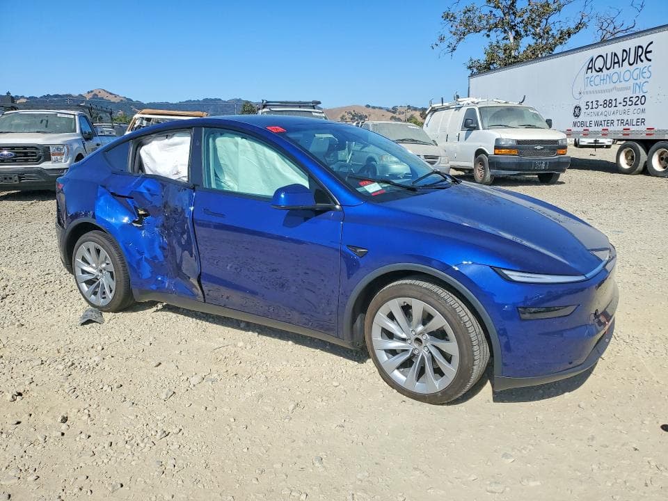 2026 TESLA MODEL Y 4