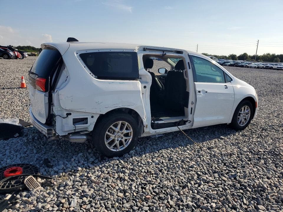 2022 CHRYSLER VOYAGER LX 3