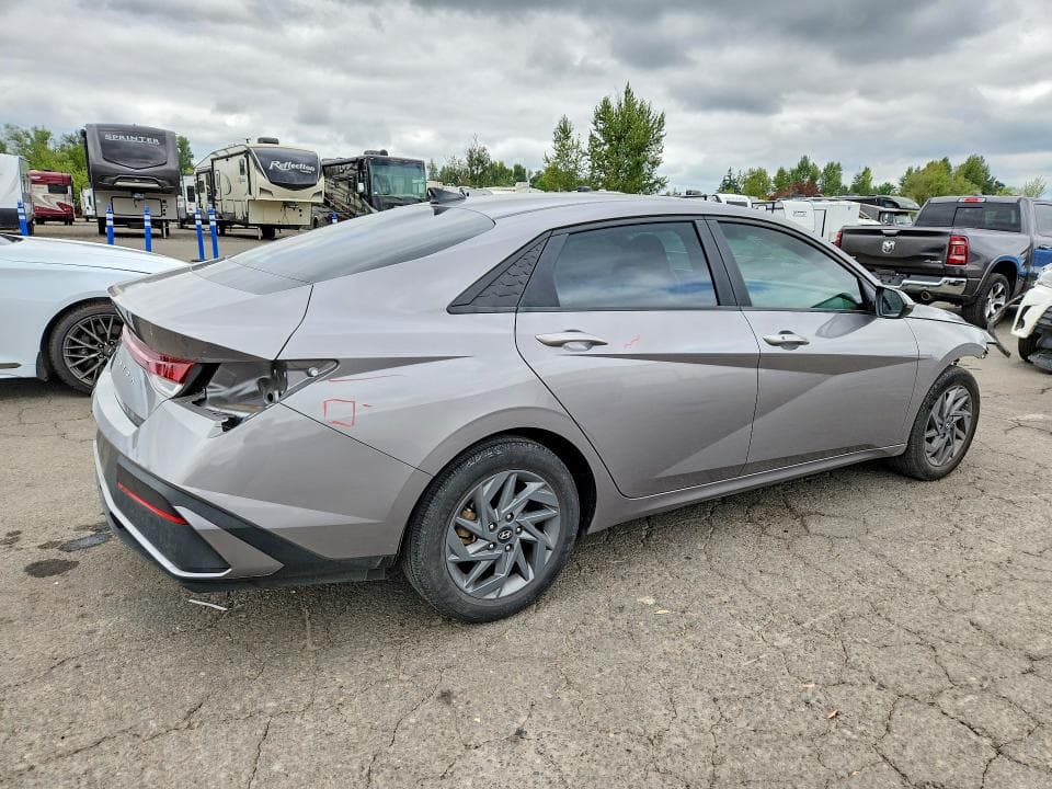 2024 HYUNDAI ELANTRA SEL 3