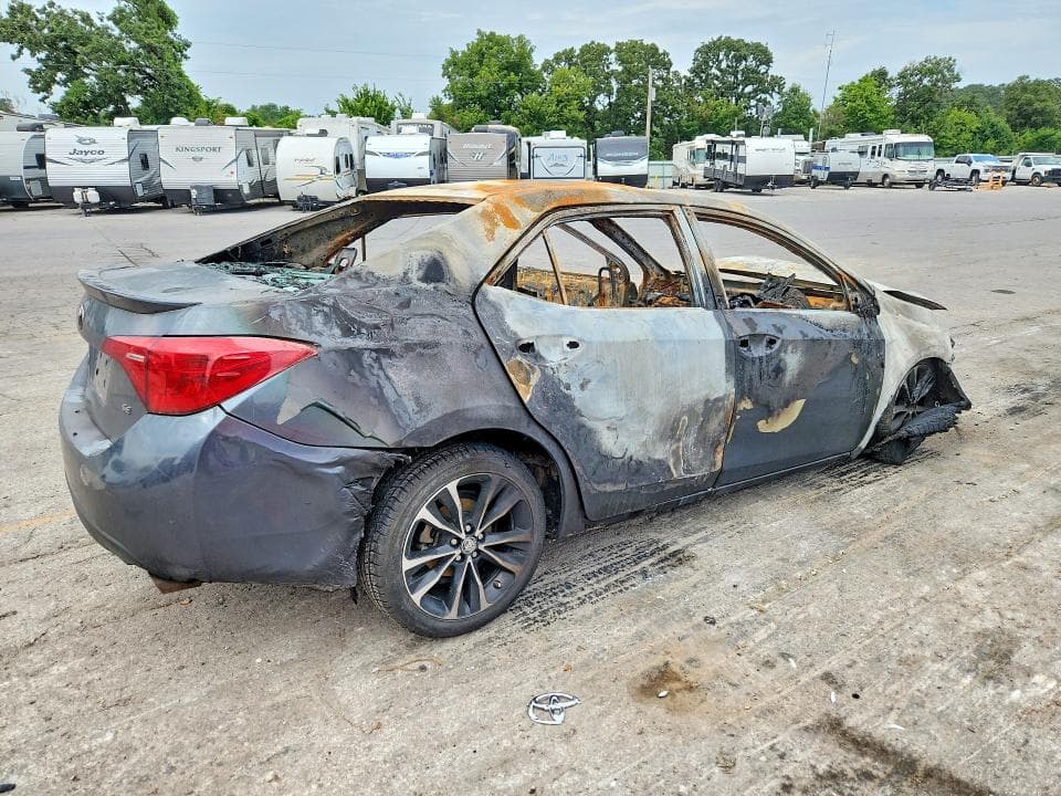 2017 TOYOTA COROLLA SE 3