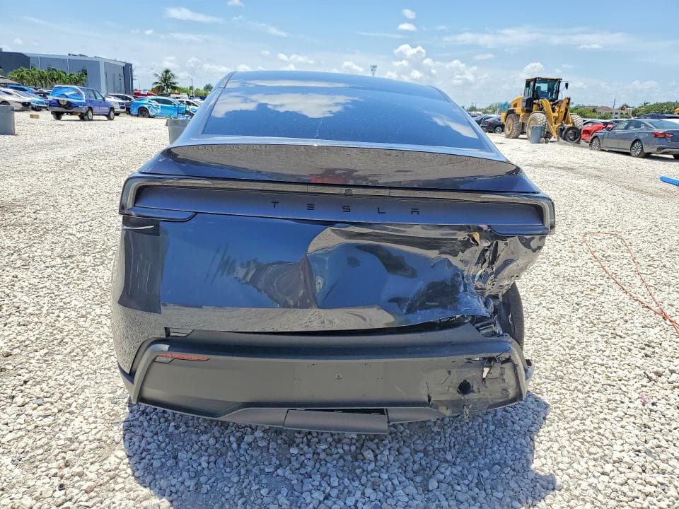 2026 TESLA MODEL Y 6