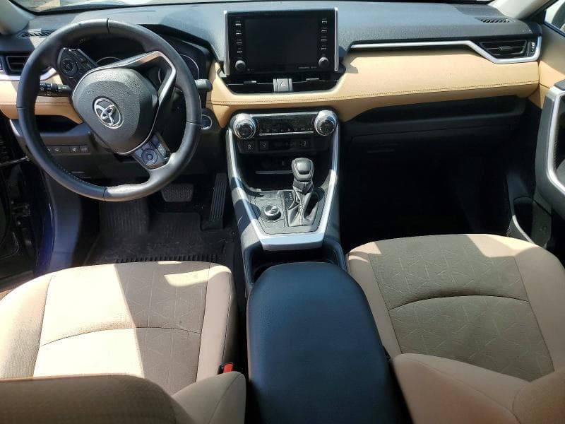 2021 TOYOTA RAV4 XLE 8