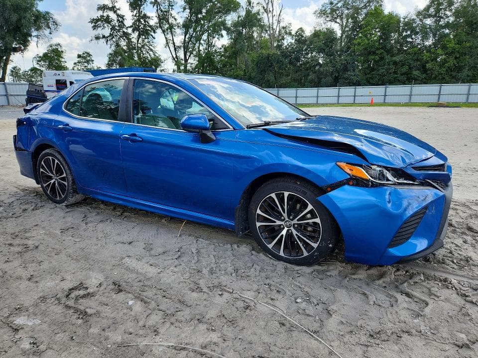 2019 TOYOTA CAMRY SE 4