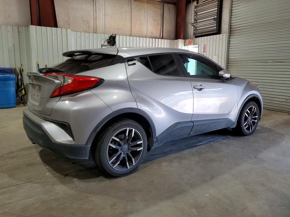 2020 TOYOTA C-HR LE 3
