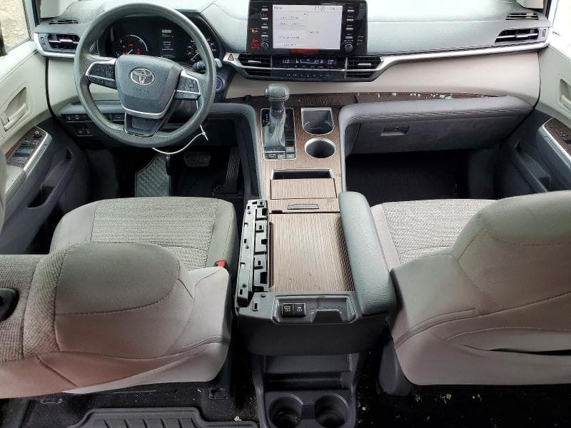 2021 TOYOTA SIENNA LE 8