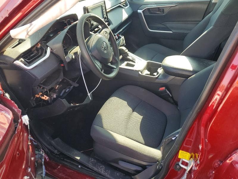 2020 TOYOTA RAV4 LE 7