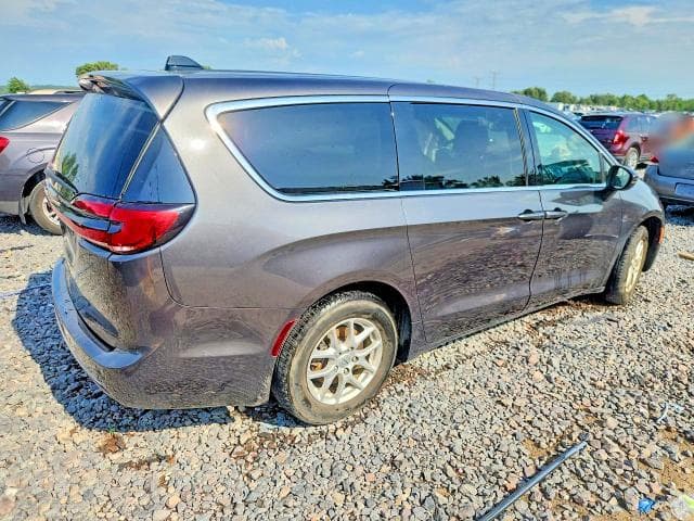 2023 CHRYSLER PACIFICA TOURING L 3